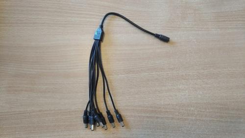 [MTS-08106] GENERICA SPLITTER ALIMENTACION CCTV CAM 1 ENTRADA Y 8 SALIDAS
